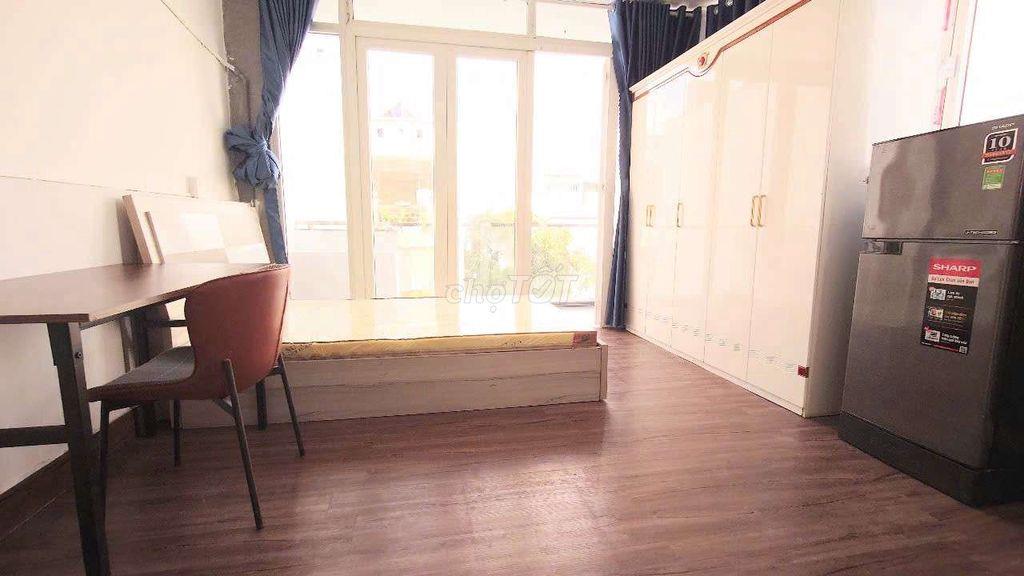 Ban Công ,Tách bếp ,máy giặt riêng