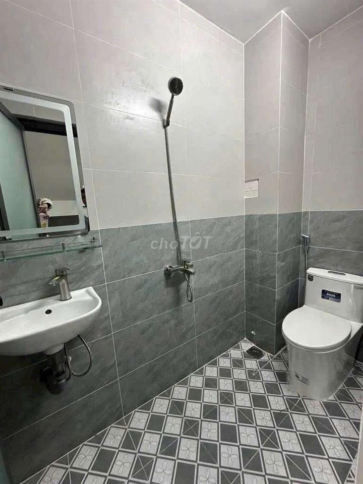 Nhà mới nguyên căn , có sẵn nội thất