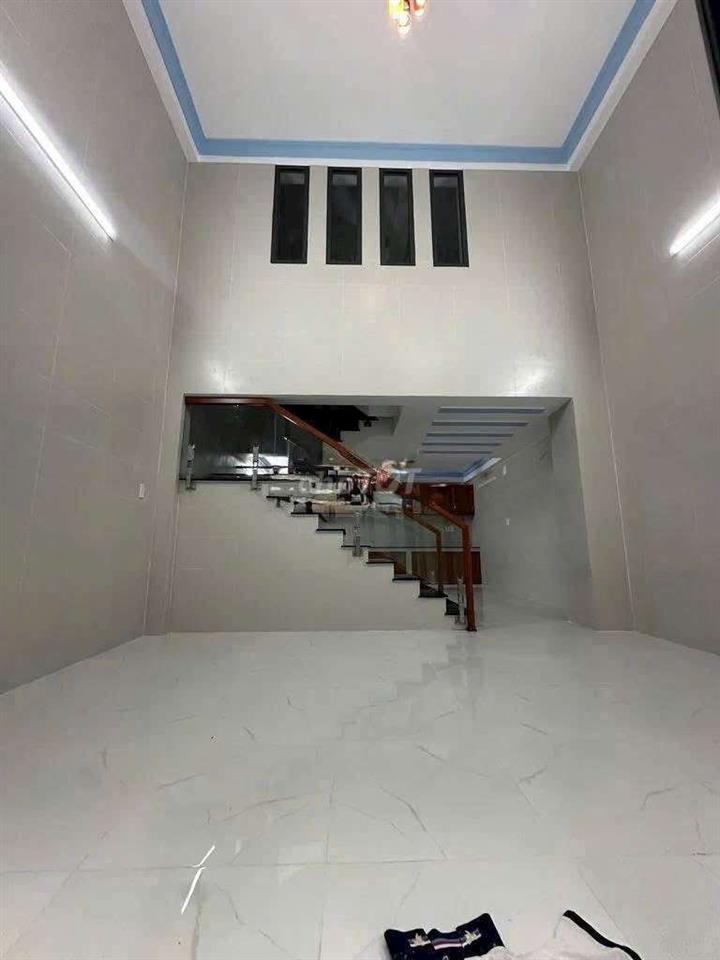 Nhà mới nguyên căn , có sẵn nội thất