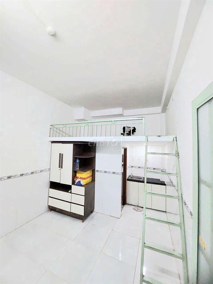 Căn hộ thang máy ,cửa sổ Full nội thất