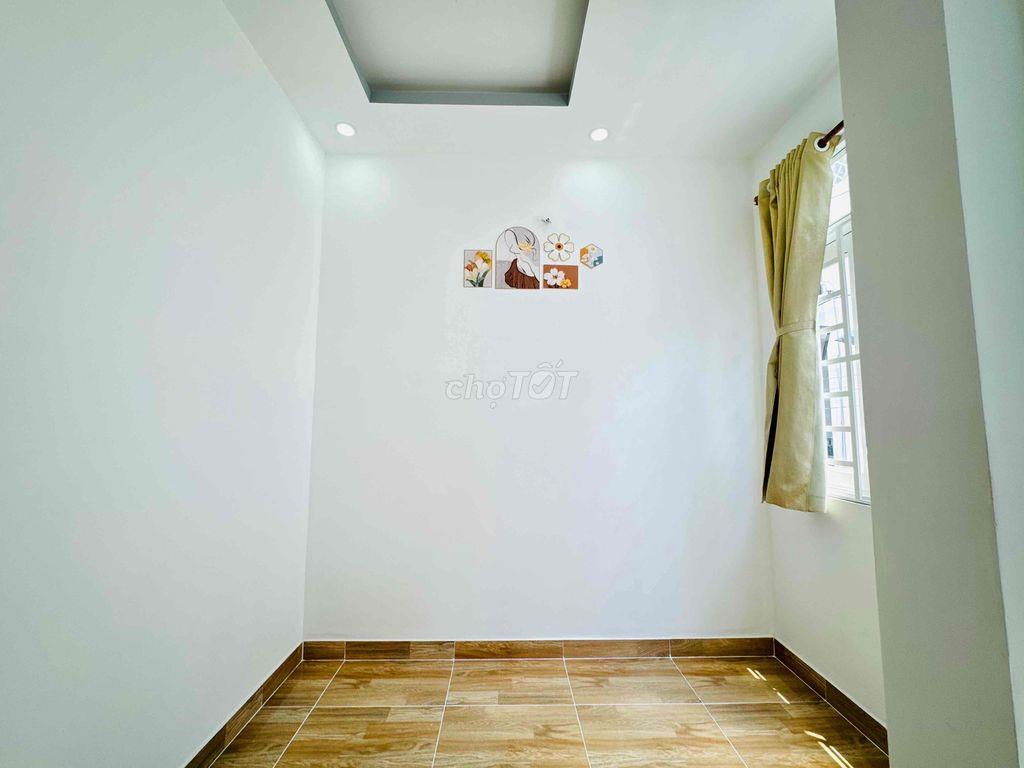 Cần Bán Nhà 2 lầu 3 Phòng Ngủ - 1 tỷ 580tr Đường Xe Hơi Q12