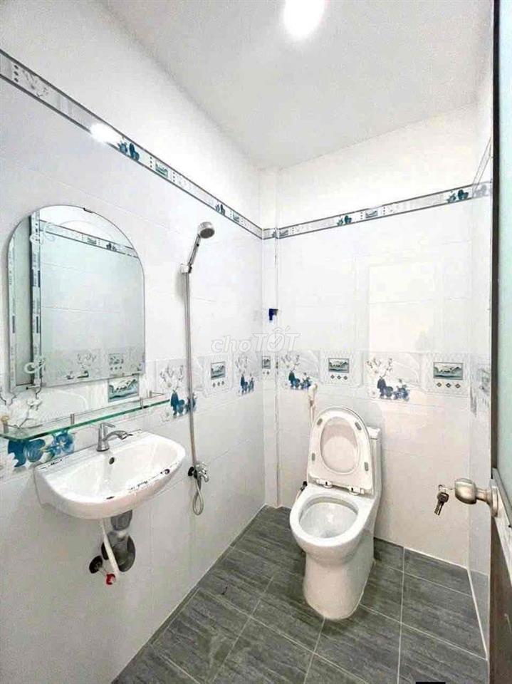 Nhà Ngay Cầu Vượt Ngã Tư Ga Gần Cầu An Lộc Giáp Gò Vấp nhà 1 lầu Q12