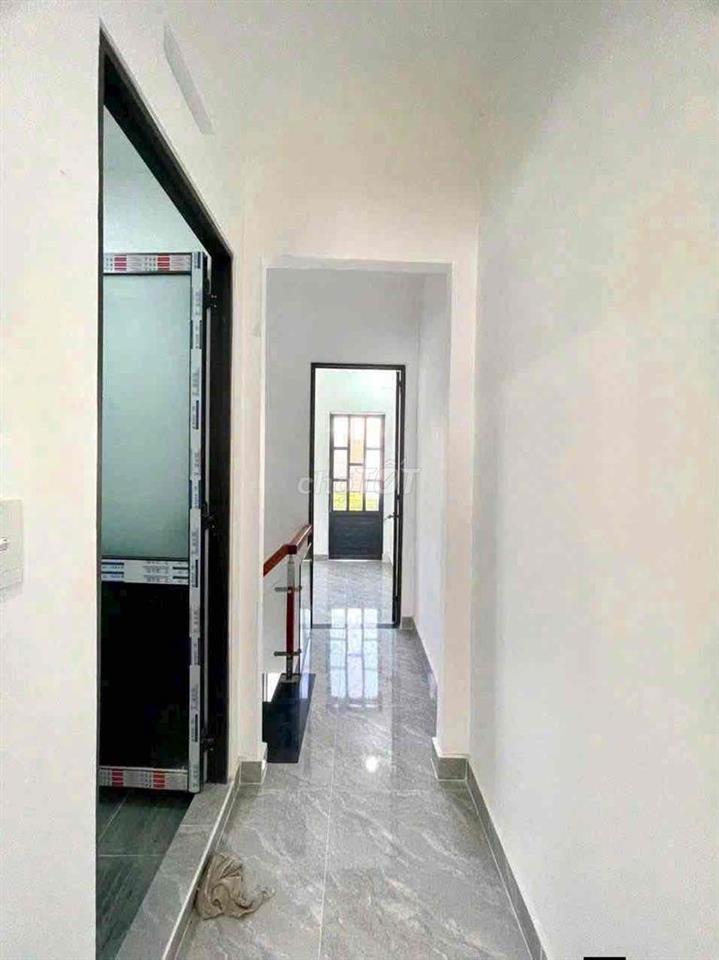 Nhà Ngay Cầu Vượt Ngã Tư Ga Gần Cầu An Lộc Giáp Gò Vấp nhà 1 lầu Q12