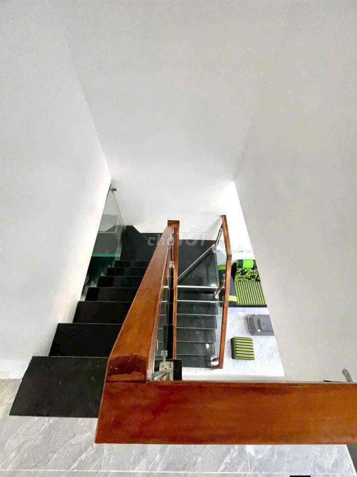 Nhà Ngay Cầu Vượt Ngã Tư Ga Gần Cầu An Lộc Giáp Gò Vấp nhà 1 lầu Q12