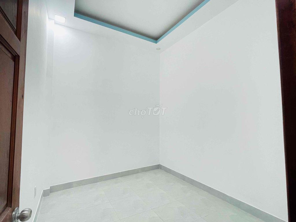 Nhà 1 lầu 2 phòng Ngay Gần Trường Cao đẳng Điện Lực Hà Huy Giáp Q1