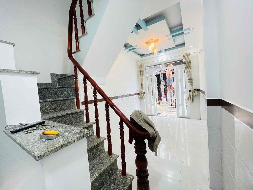 Nhà 1 lầu 2 phòng Ngay Gần Trường Cao đẳng Điện Lực Hà Huy Giáp Q1