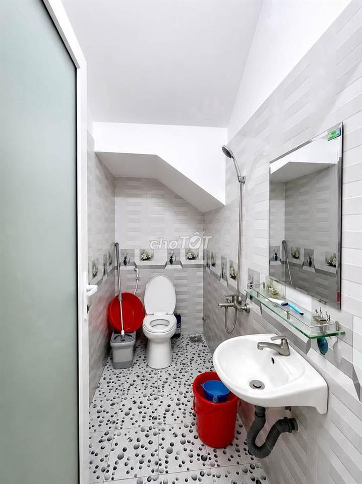 Bán nhà 1 trệt 1 lầu 40m2 gần CĐ Điện Lực Q12 hẻm xe hơi
