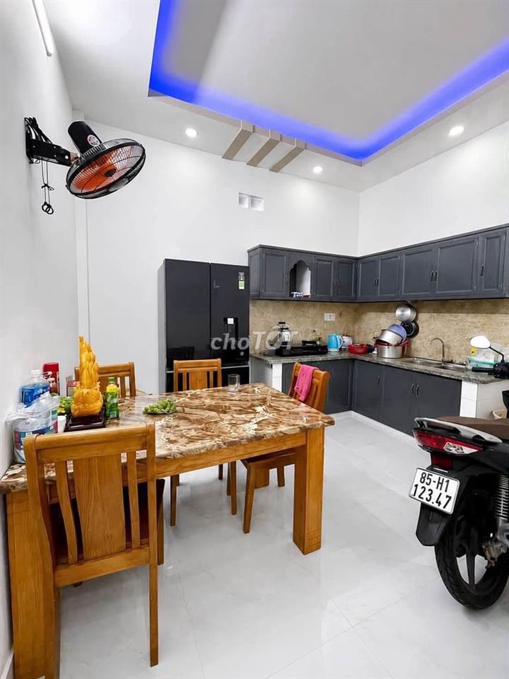 Bán nhà 1 trệt 1 lầu 40m2 gần CĐ Điện Lực Q12 hẻm xe hơi