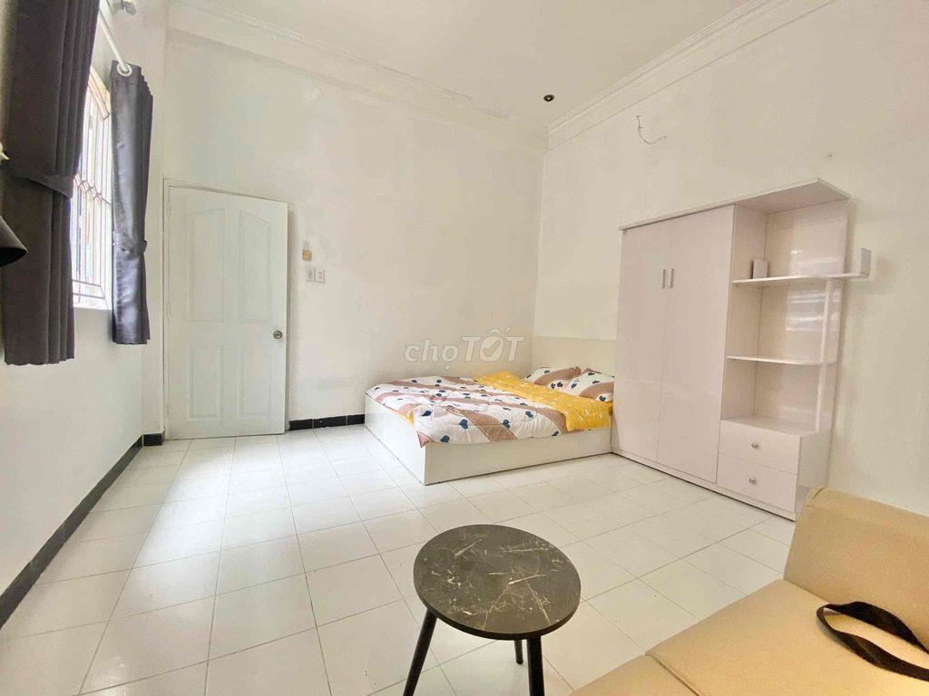 1 Phòng ngủ, 1 Phòng bếp, Cửa sổ thoáng, 40m2, 6tr5 Phú Nhuận