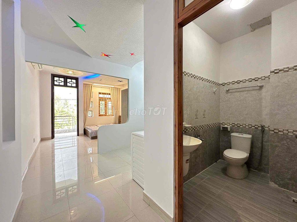 Căn hộ dịch vụ full nội thất , bancol, tách bếp từ 5tr8 - 6tr8