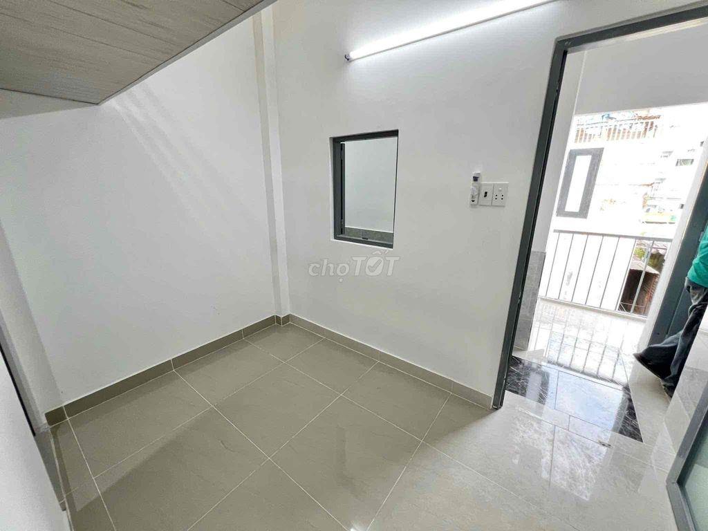 PHÒNG TRỌ BAN CÔNG GIÁ RẺ NGAY CÔNG VIÊN LÀNG HOA