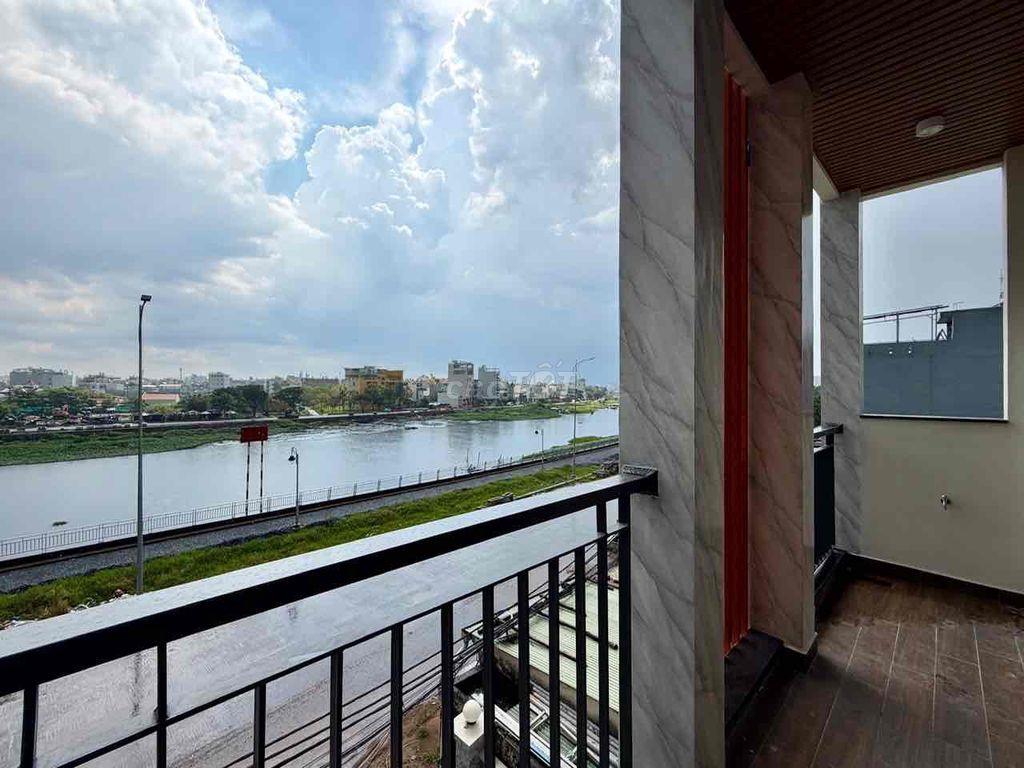 2 phòng ngủ, 1 phòng khách view sông Vàm Thuật ban công full nội thất
