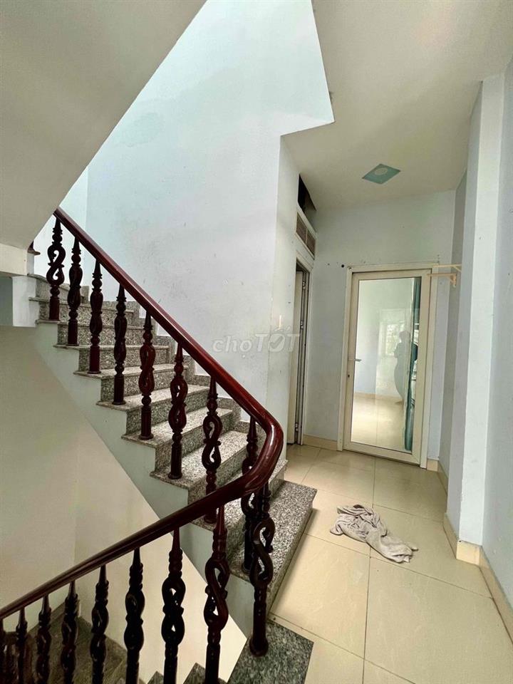 Cho Thuê Nhà DT 180m2 1Trệt 2Lầu 3Pn 3Wc Sân Thượng Hẻm Xe Tải Đậu