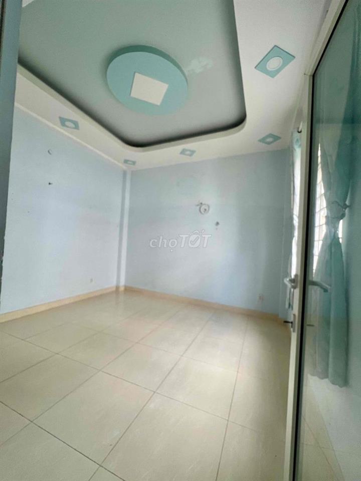 Cho Thuê Nhà DT 180m2 1Trệt 2Lầu 3Pn 3Wc Sân Thượng Hẻm Xe Tải Đậu