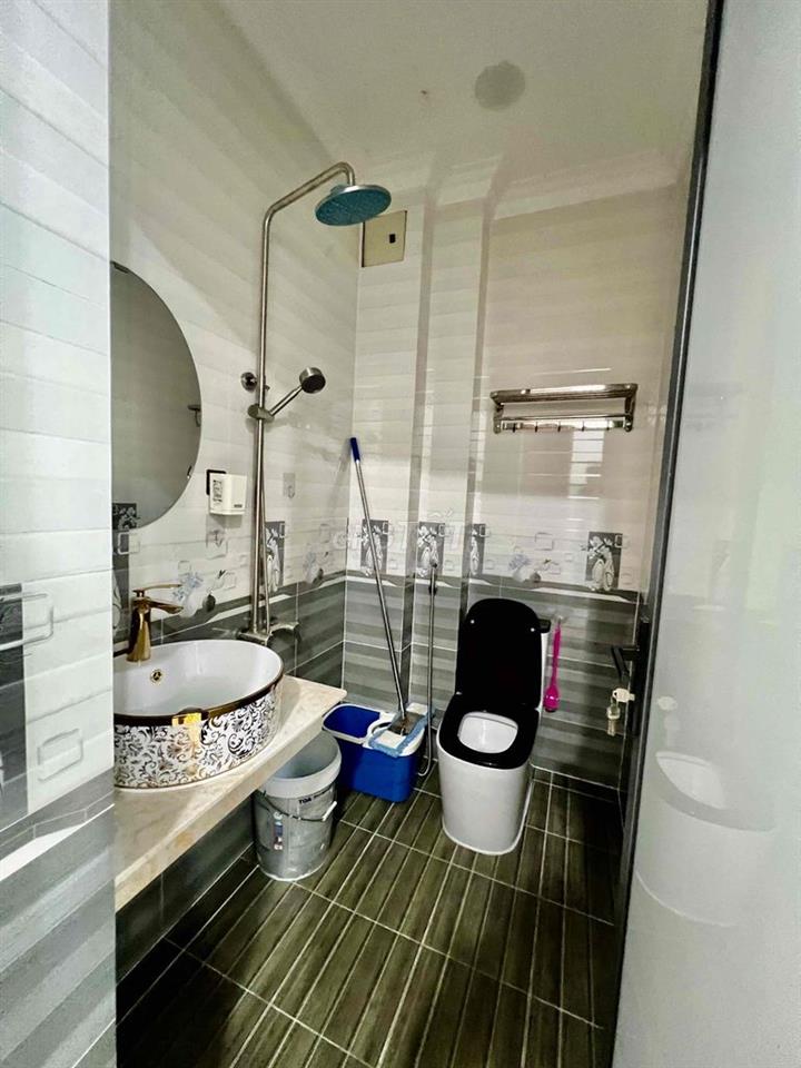 Cho Thuê Nguyên Căn Biệt Thự DT 800m2 1Trệt 3Lầu 6Pn 6Wc Sân Vườn