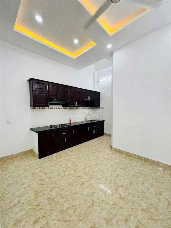 Cho Thuê Nhà DT 4x25m Sân Rộng Đậu 2 Ôtô 3Lầu 4Pn 5Wc Sân thượng