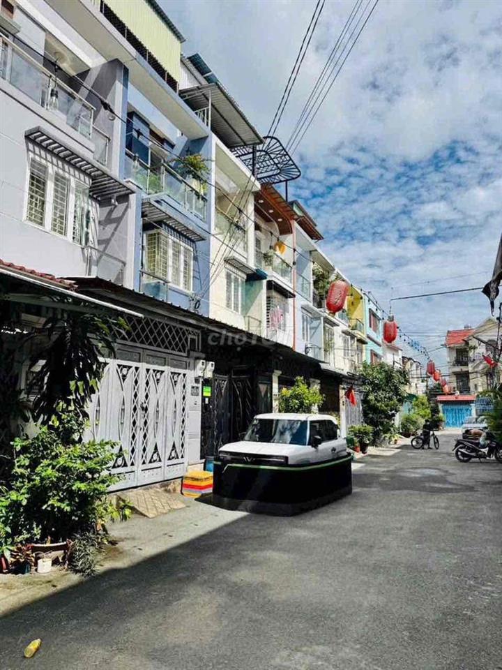Cho Thuê Nhà DT 4x25m Sân Rộng Đậu 2 Ôtô 3Lầu 4Pn 5Wc Sân thượng