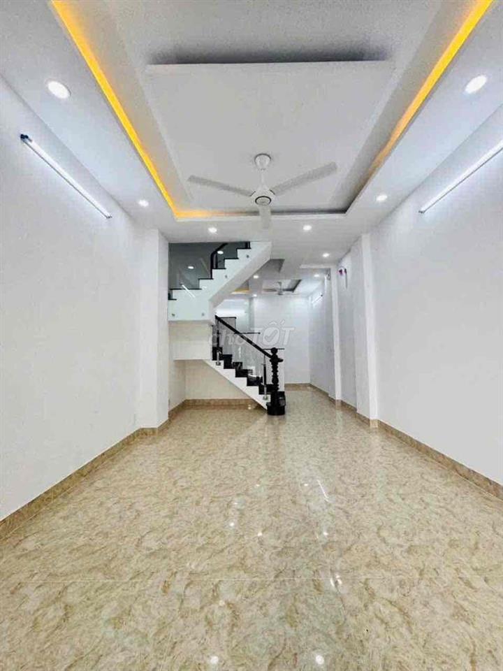 Cho Thuê Nhà DT 4x25m Sân Rộng Đậu 2 Ôtô 3Lầu 4Pn 5Wc Sân thượng