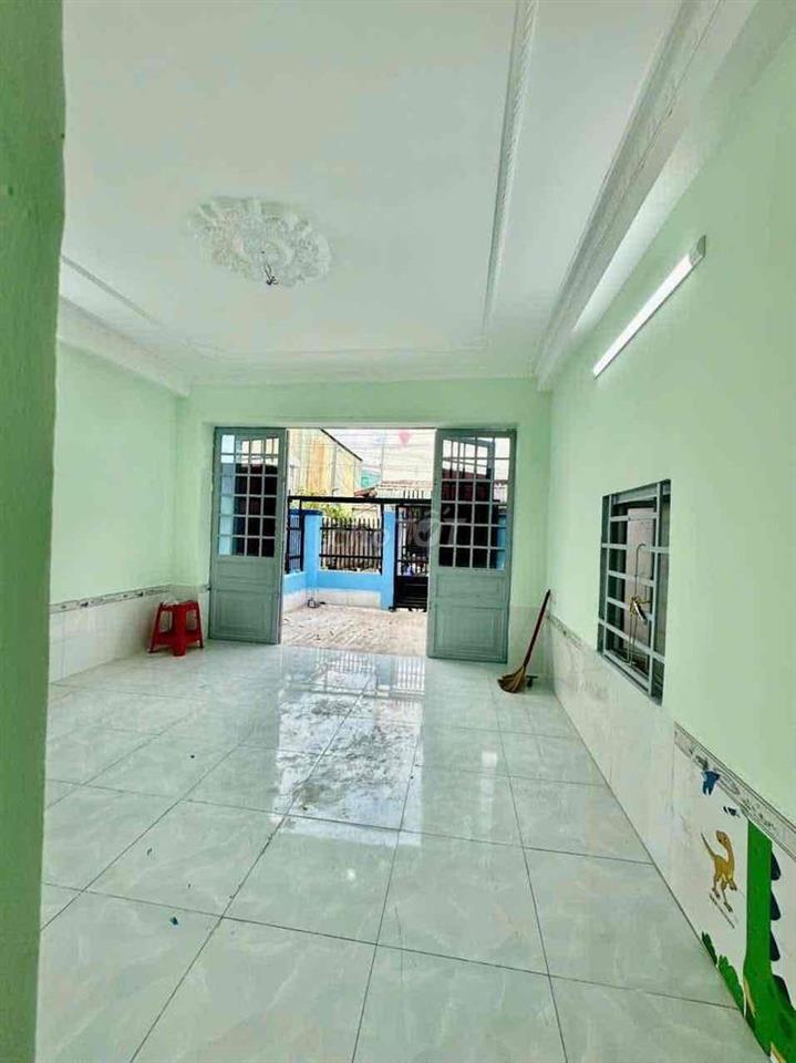 Cho Thuê Nhà Ngay Cầu Ngã Tư Ga Dt 5x15 1Trệt 1Lầu 2Pn 2Wc Sân Hẻm Ôtô