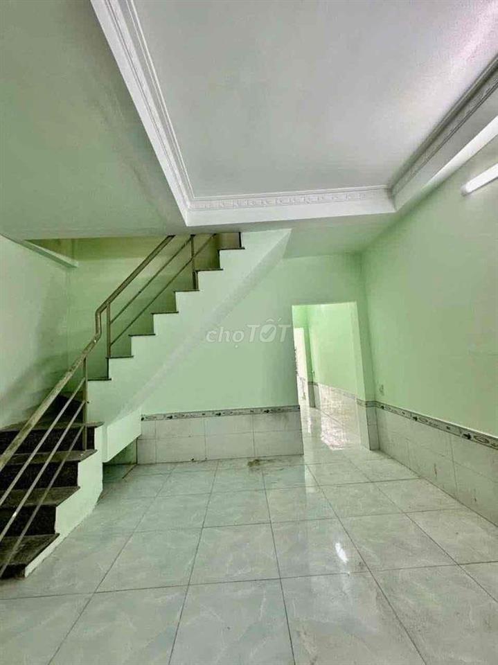 Cho Thuê Nhà Ngay Cầu Ngã Tư Ga Dt 5x15 1Trệt 1Lầu 2Pn 2Wc Sân Hẻm Ôtô