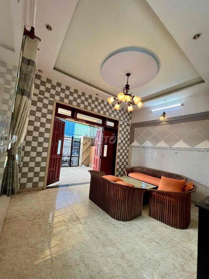 Cho Thuê Nhà DT 6x15m 1Trệt 1Lầu 4Pn 3Wc Sân Đậu Ôtô Căn Góc Thoáng