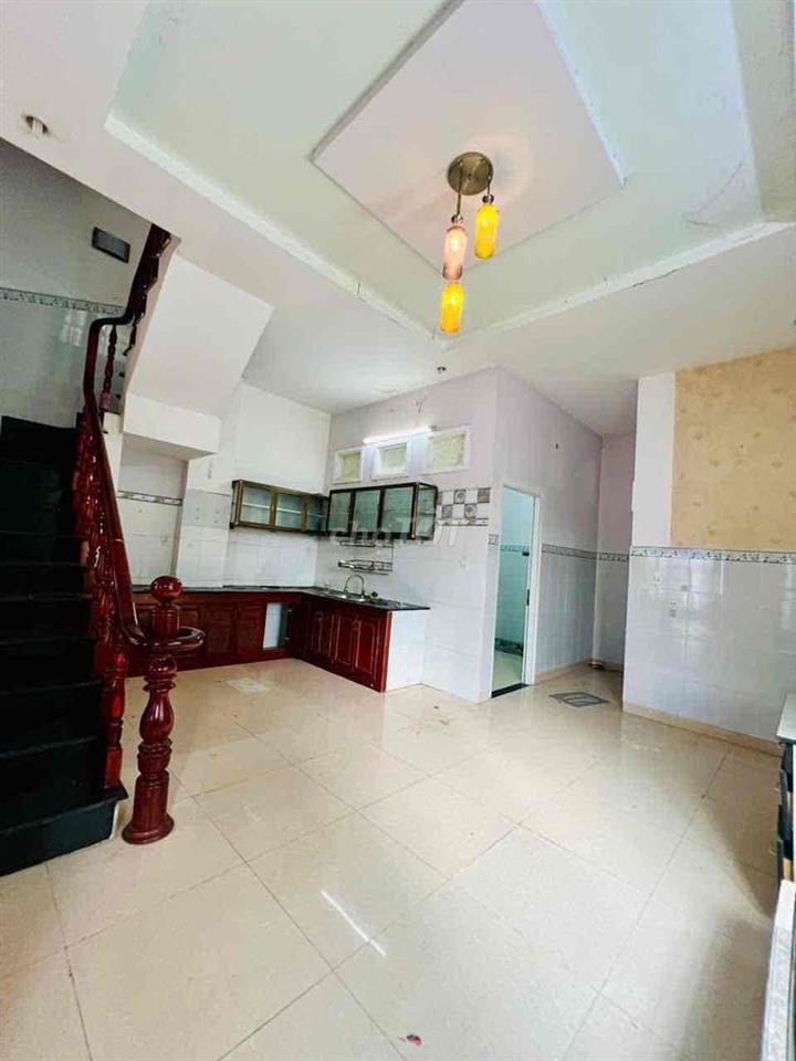 Cho Thuê Nhà DT 6x15m 1Trệt 1Lầu 4Pn 3Wc Sân Đậu Ôtô Căn Góc Thoáng