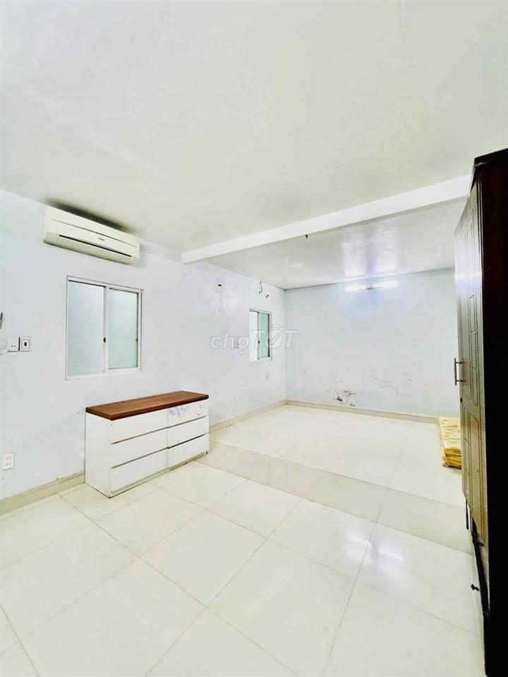 Cho Thuê Nhà DT 3x13m 1Trệt 2Lầu 4Pn 3Wc Sân Xe Máy Gần Ngã Tư Ga