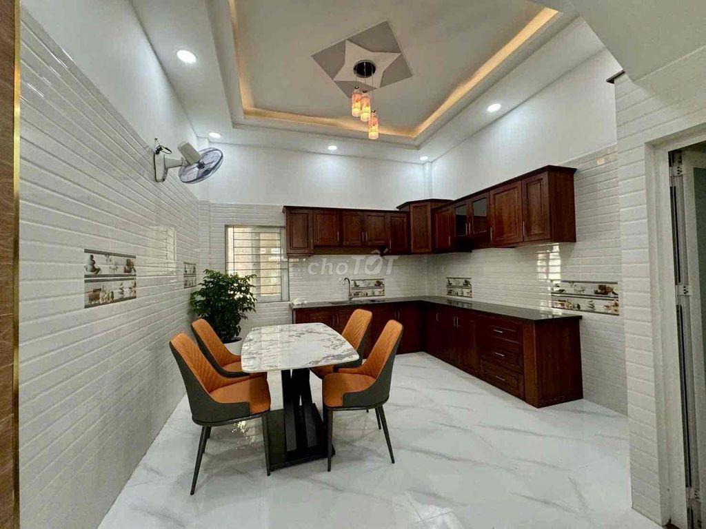 Cho Thuê Nhà Mới DT 280m2 1Trệt 4Lầu 6Pn 4Wc Hẻm 8m Xe Tải Sát Chợ