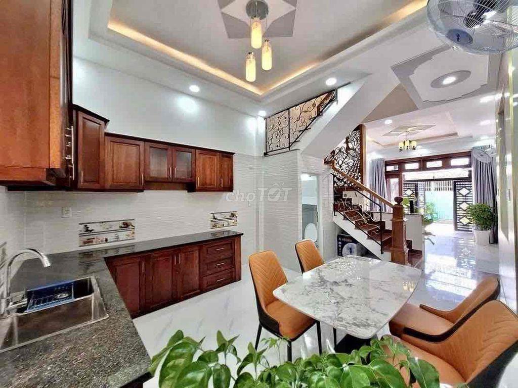 Cho Thuê Nhà Mới DT 280m2 1Trệt 4Lầu 6Pn 4Wc Hẻm 8m Xe Tải Sát Chợ
