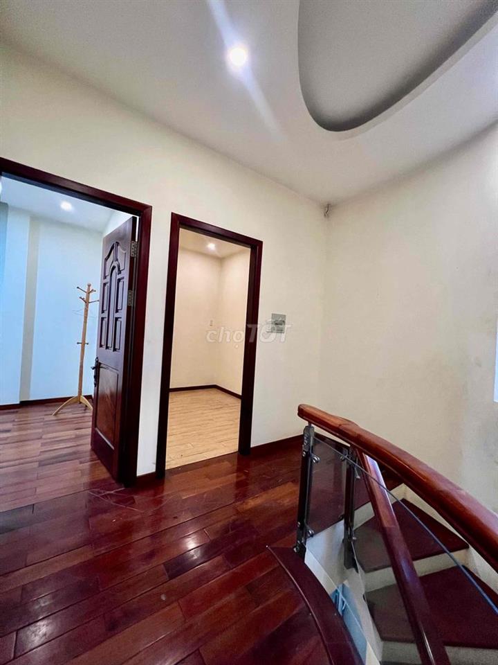 Cho Thuê Nhà 5Pn 4Wc 1Trệt 3Lầu DT 4x13m Sân Xe Máy Hẻm Ôtô Ngã Tư Ga