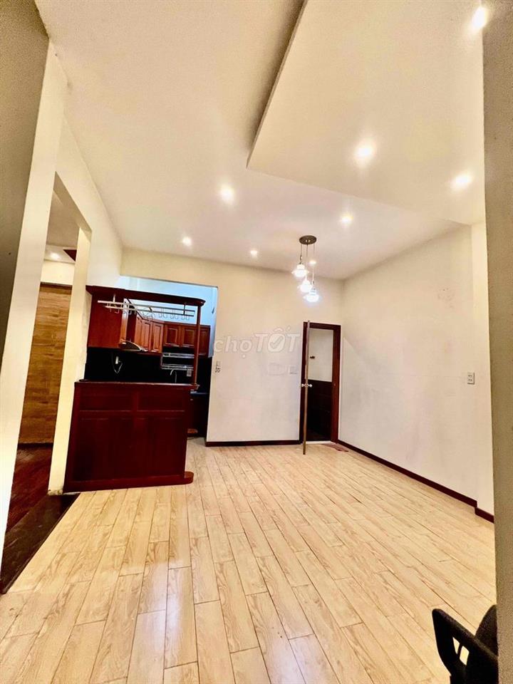 Cho Thuê Nhà 5Pn 4Wc 1Trệt 3Lầu DT 4x13m Sân Xe Máy Hẻm Ôtô Ngã Tư Ga