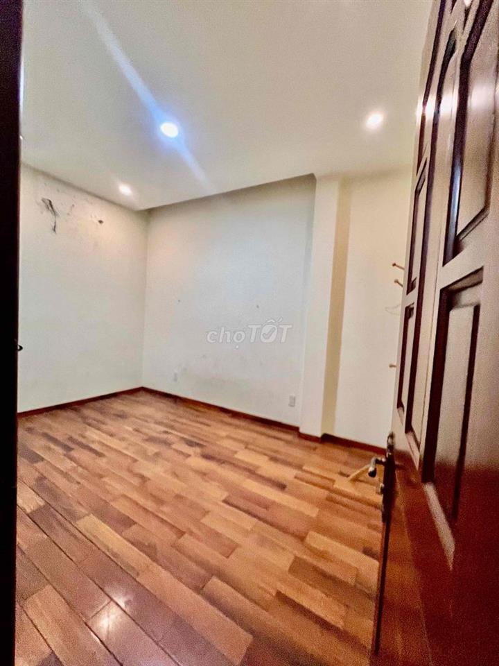Cho Thuê Nhà 5Pn 4Wc 1Trệt 3Lầu DT 4x13m Sân Xe Máy Hẻm Ôtô Ngã Tư Ga