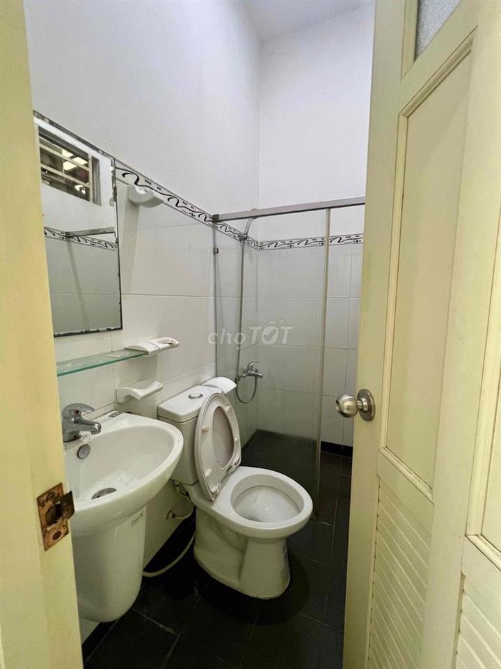 Cho Thuê Nhà DT 4x22m 1Trệt 1Lầu 4Pn 3Wc Hẻm Ôtô Gần Nguyễn Tất Thành