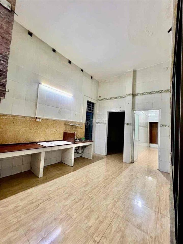 Cho Thuê Nhà DT 110m2 1Trệt 1Lầu 2Pn 2Wc Sân Hẻm Ôtô Ngay Ngã Tư Ga