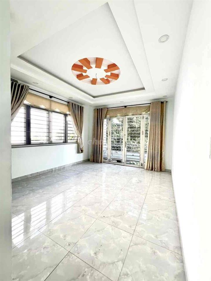 Cho Thuê Nguyên Biệt Thự Sân Vườn DT 10x40m 1Trệt 1Lầu 4Pn 4Wc Hẻm Tải