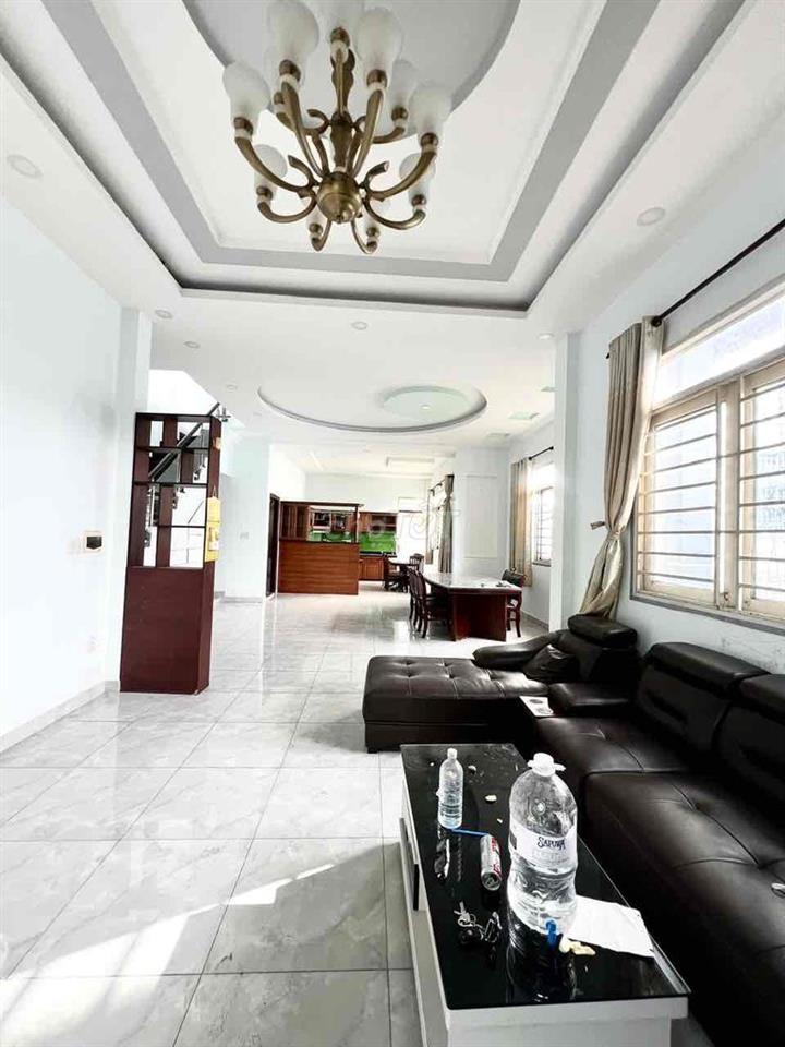 Cho Thuê Nguyên Biệt Thự Sân Vườn DT 10x40m 1Trệt 1Lầu 4Pn 4Wc Hẻm Tải