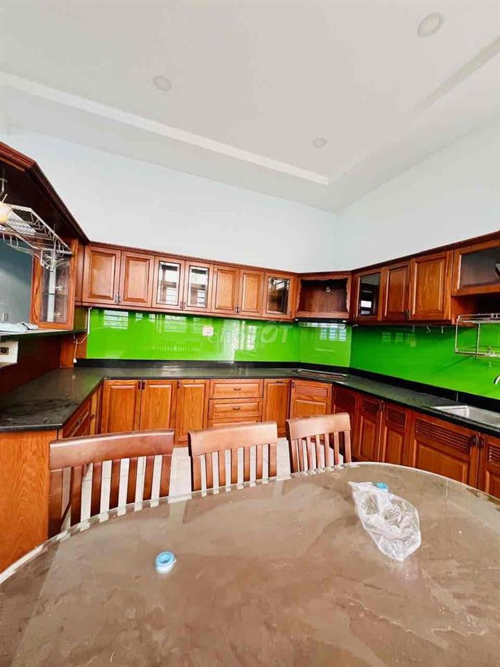 Cho Thuê Nguyên Biệt Thự Sân Vườn DT 10x40m 1Trệt 1Lầu 4Pn 4Wc Hẻm Tải
