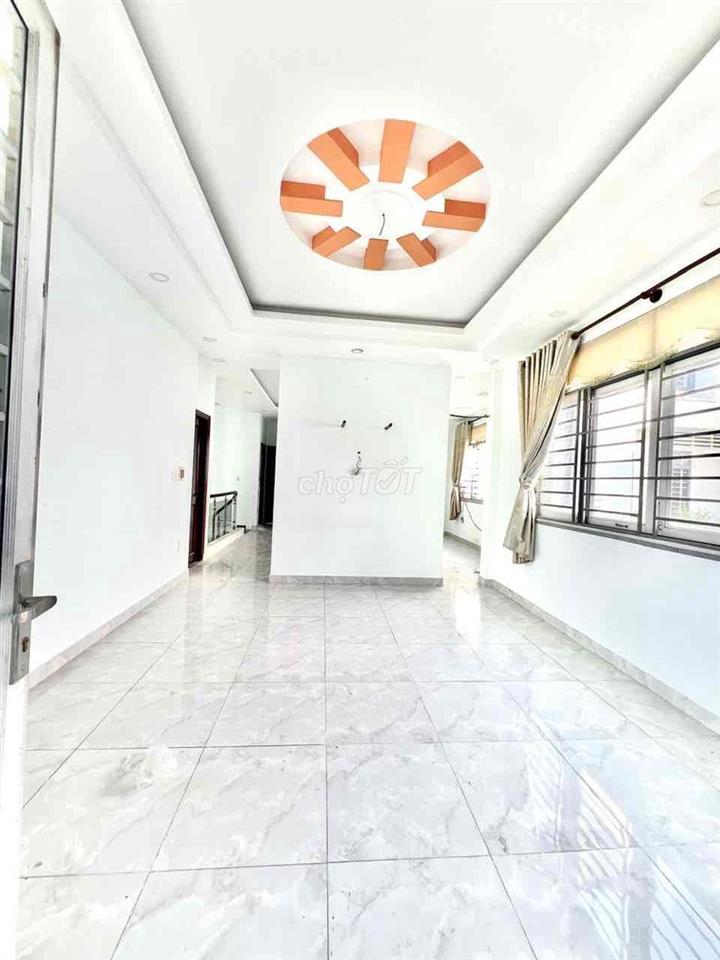 Cho Thuê Nguyên Biệt Thự Sân Vườn DT 10x40m 1Trệt 1Lầu 4Pn 4Wc Hẻm Tải