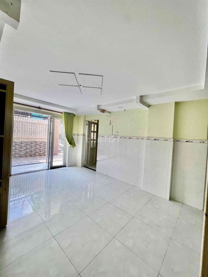 Cho Thuê Nhà DT 5x20 1Trệt 2Lầu 4Pn 4Wc Sân Thượng Hẻm Xe Tải