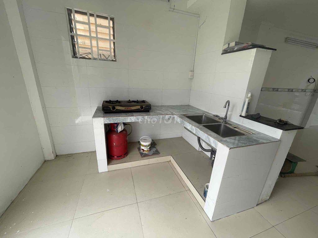 Cho Thuê Nhà Xưởng DT 5x35m Nền Gạch Men Trần Cao 8M Gác Lửng Hẻm Tải