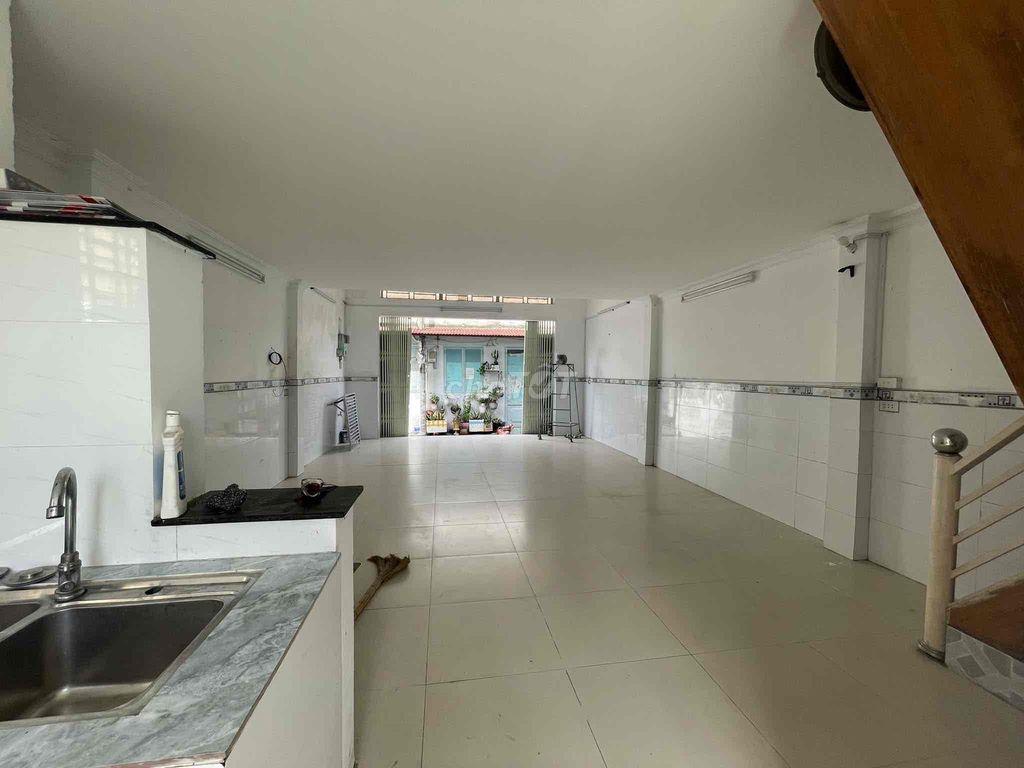 Cho Thuê Nhà Xưởng DT 5x35m Nền Gạch Men Trần Cao 8M Gác Lửng Hẻm Tải