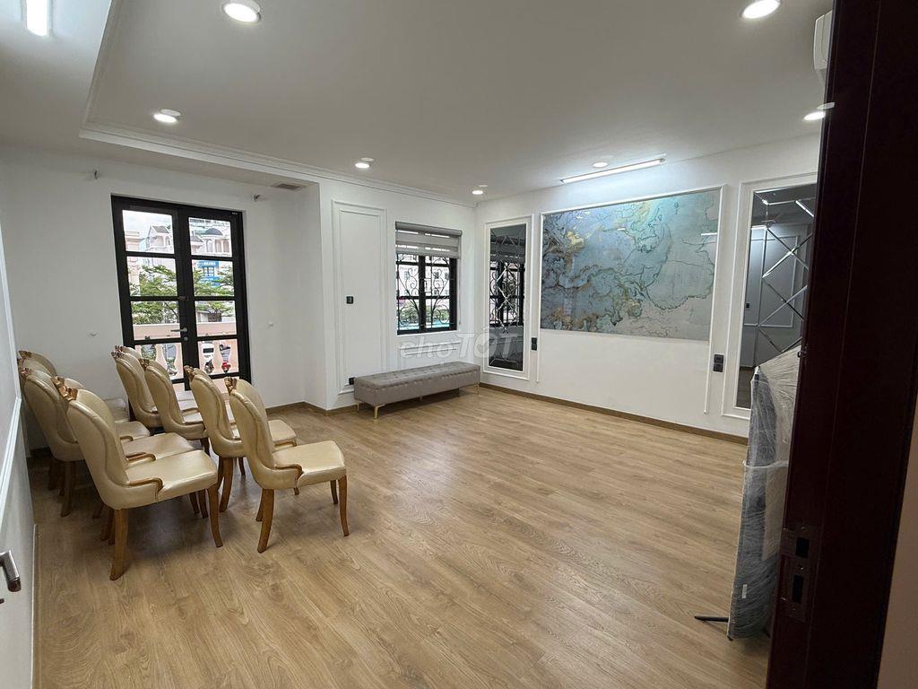nguyên lầu 1 văn phòng cityland 10tr