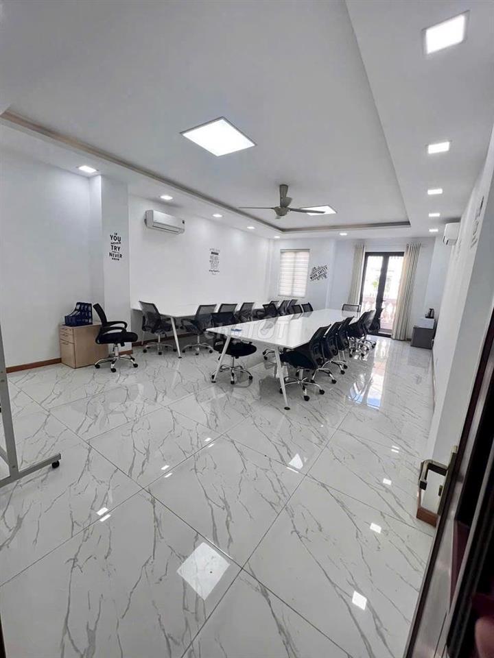 nguyên lầu 1 văn phòng cityland 10tr
