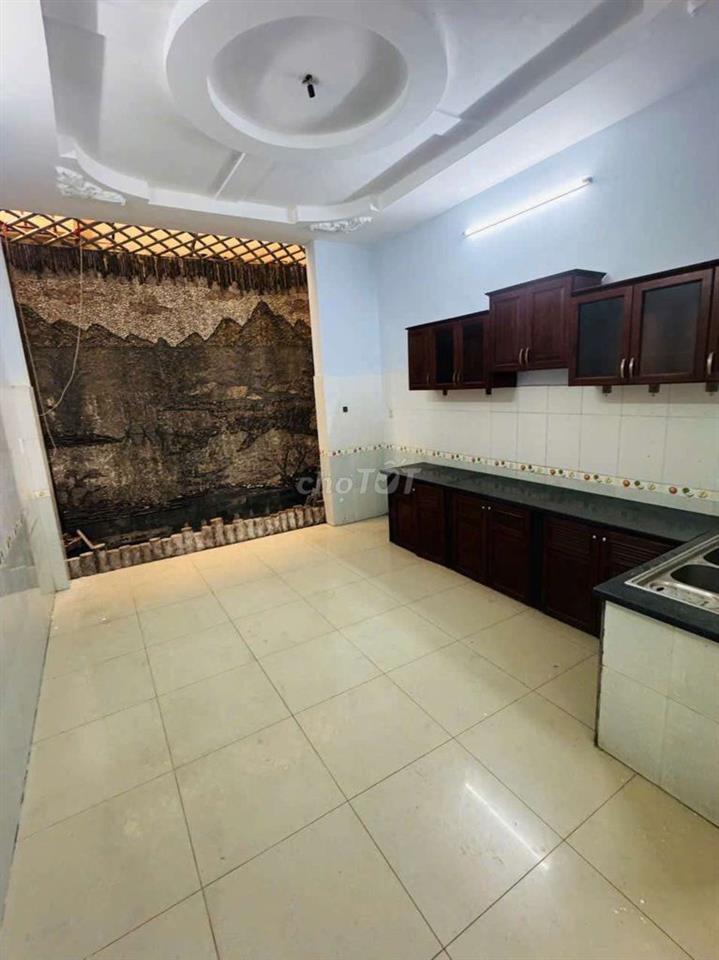CHO THUÊ NAHF HẺM XE HƠI THÔNG 4PN 5WC LÊ VĂN THỌ P9 GÒ VẤP