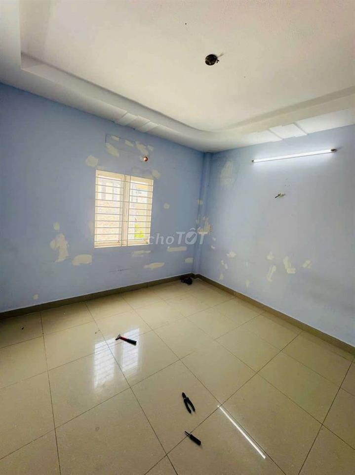 CHO THUÊ NAHF HẺM XE HƠI THÔNG 4PN 5WC LÊ VĂN THỌ P9 GÒ VẤP