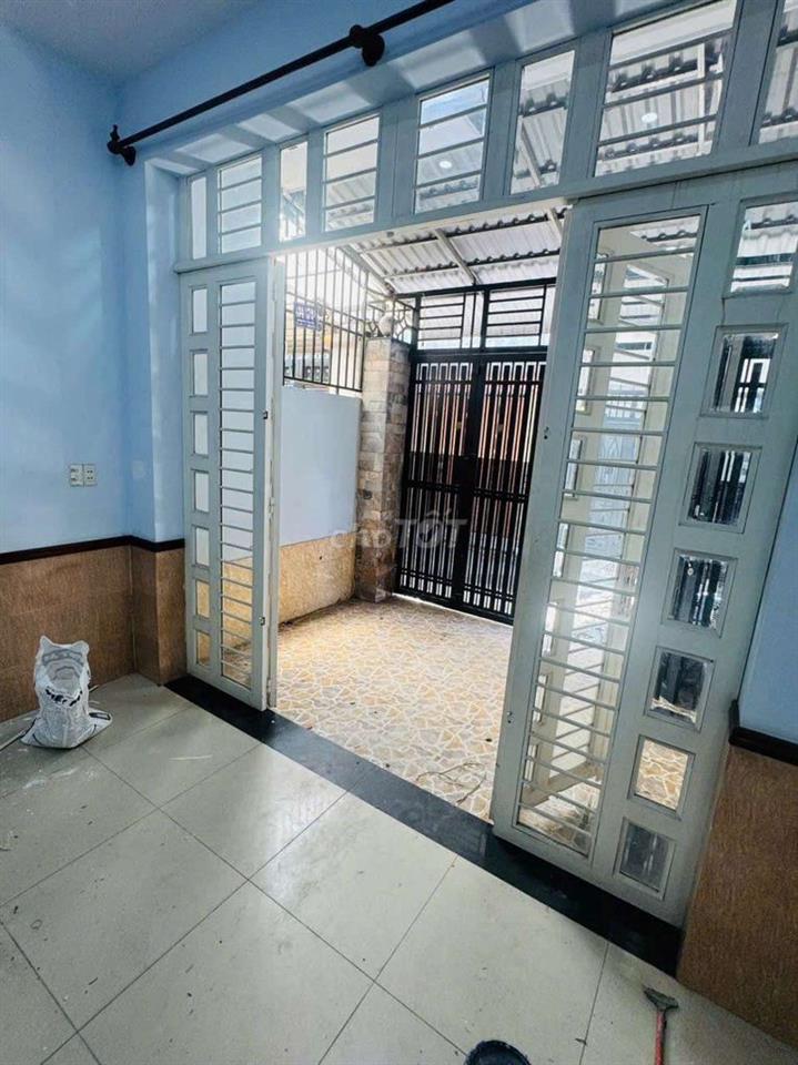 CHO THUÊ NAHF HẺM XE HƠI THÔNG 4PN 5WC LÊ VĂN THỌ P9 GÒ VẤP