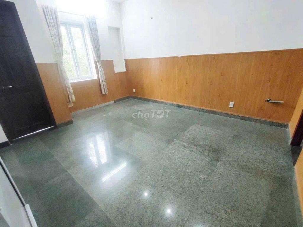 CHO THUÊ NHÀ MẶT TIỀN PHƯỜNG 16 DIỆN TÍCH KHỦNG