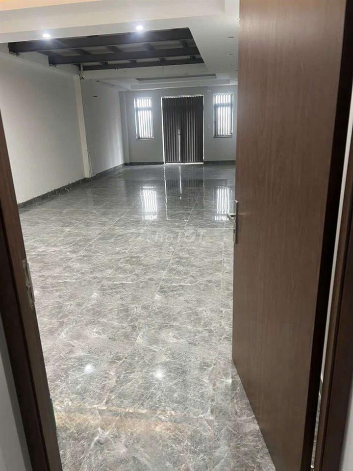 Cho thuê tòa nhà 5x44 mặt tiền đường đúc 6 lầu
