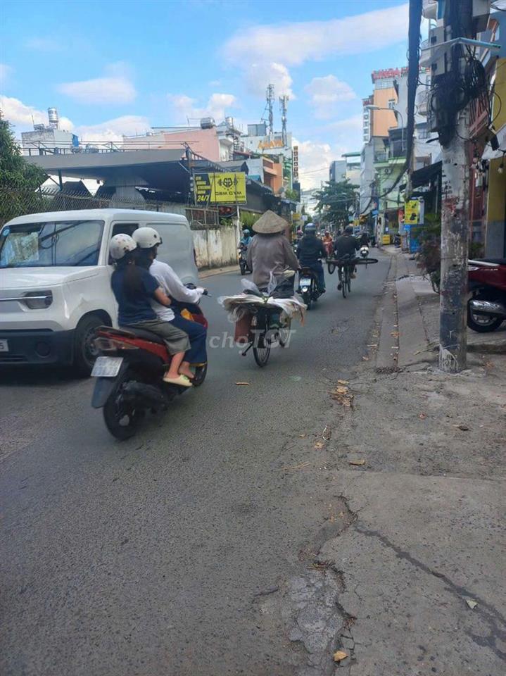Cho thuê tòa nhà cao tầng ký hợp đồng lâu dài