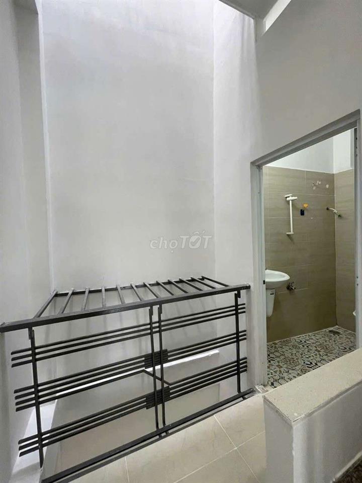 Chính chủ bán nhà 4x13 đúc 3 lầu hẻm ô tô